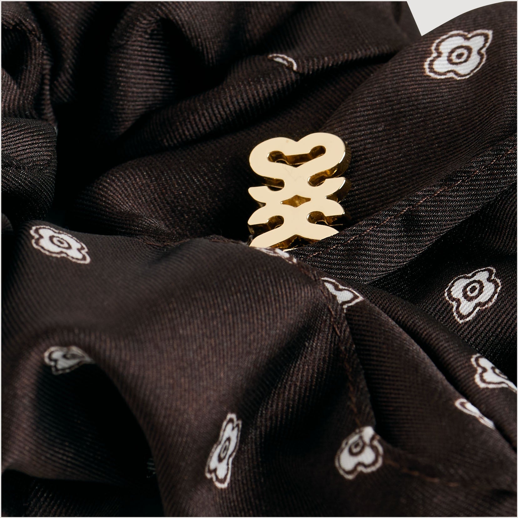 Chouchou Patterned Scrunchie Brown / White