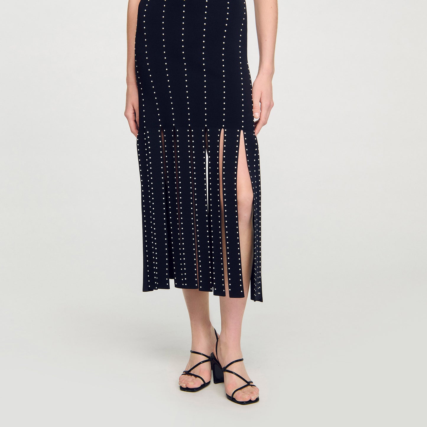 فستان ماكسي محبوك باللون الأسود