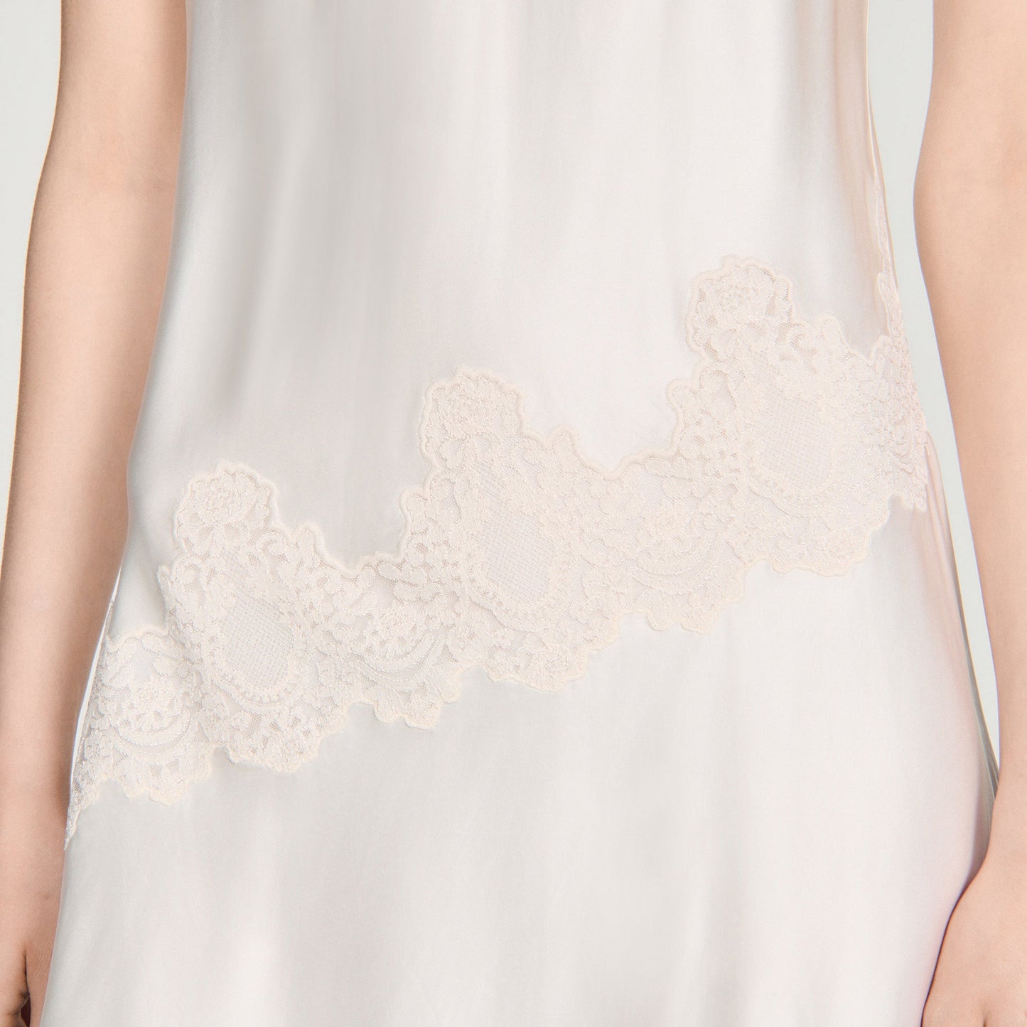 Alva Silhouette Dress Ecru