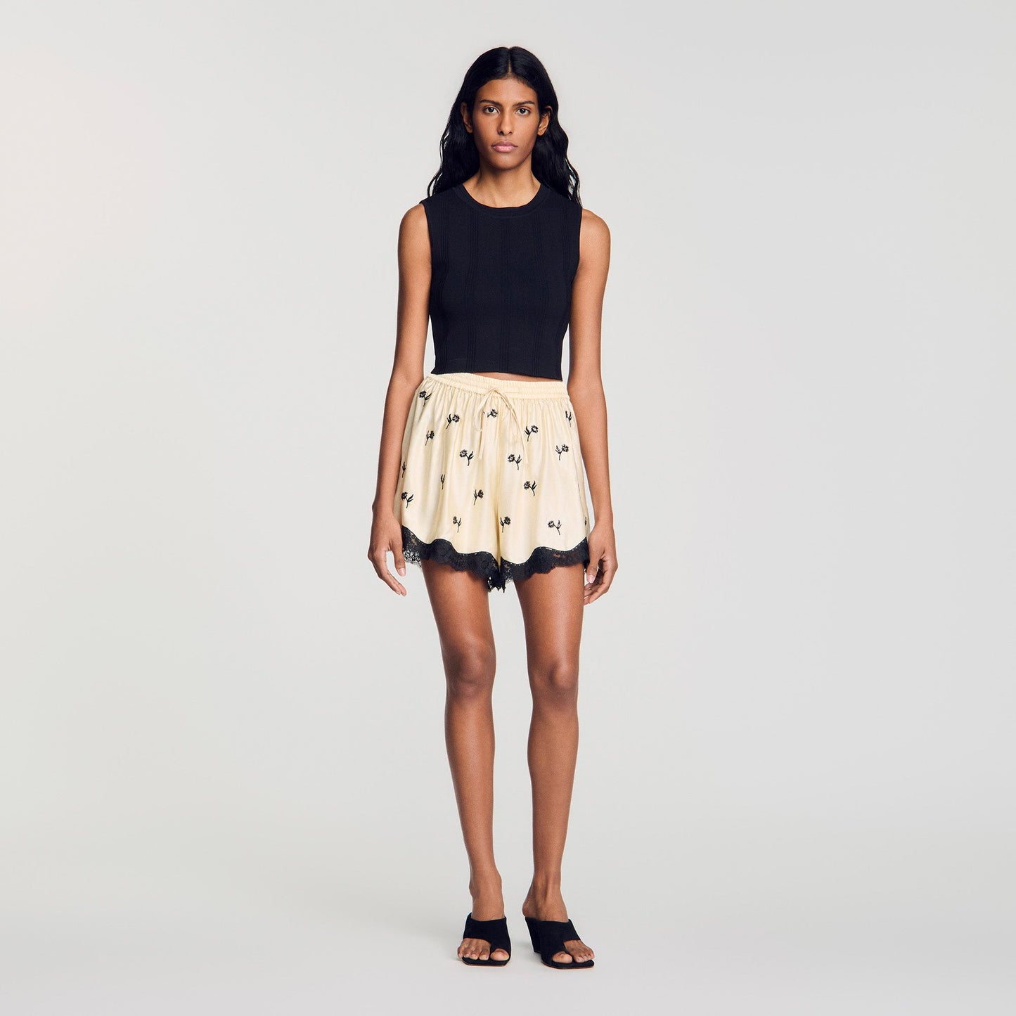 Ody Floral Embroidered Shorts Vanilla