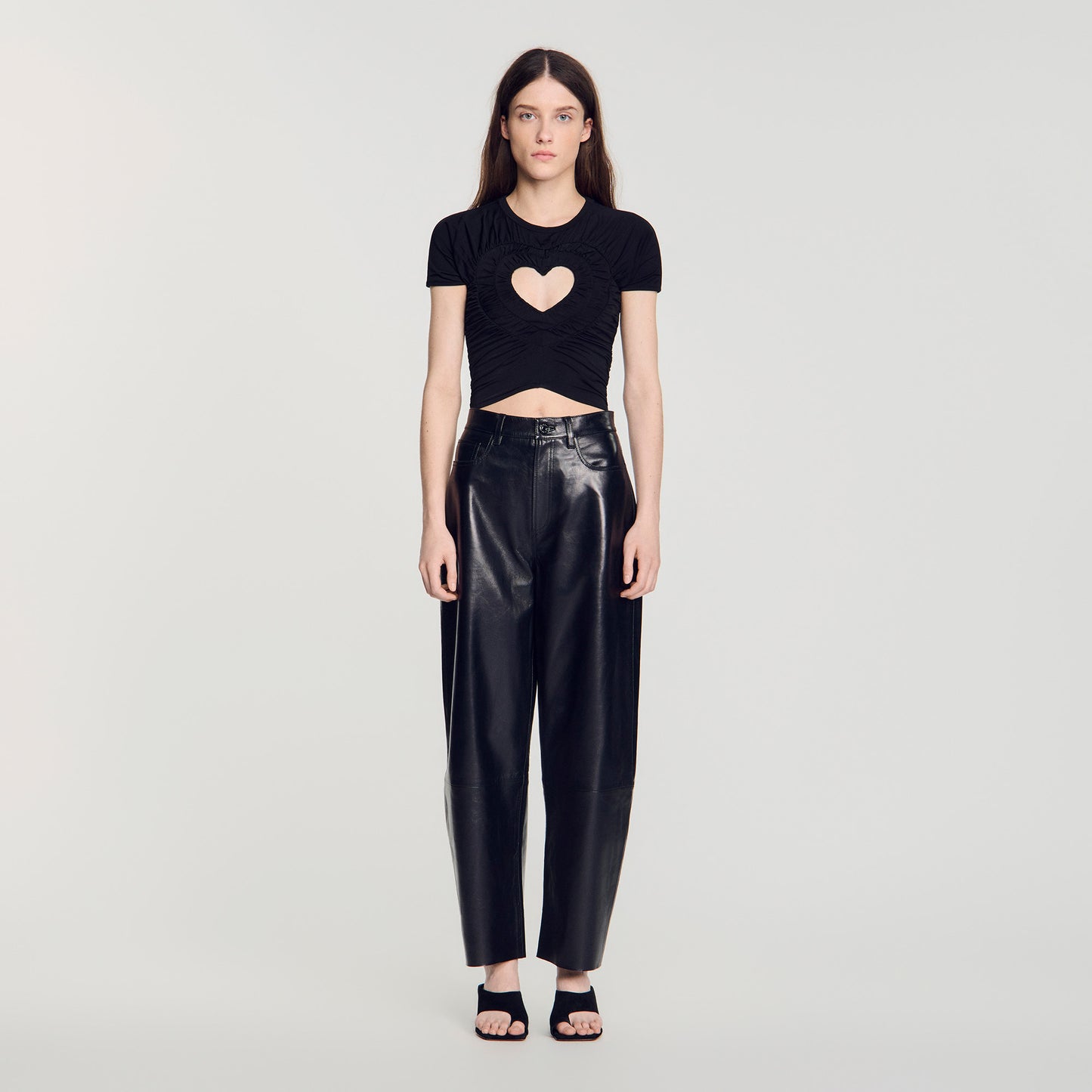 تيشيرت Lovejoy Ruched cropped بتصميم قلب باللون الأسود