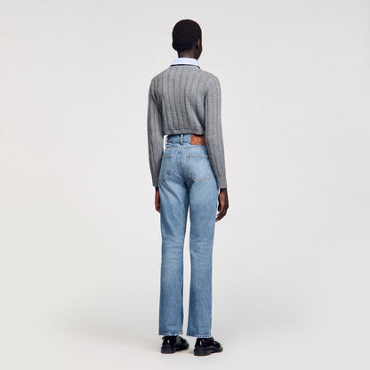 جينز كلاسيكي بقصة ساق واسعة