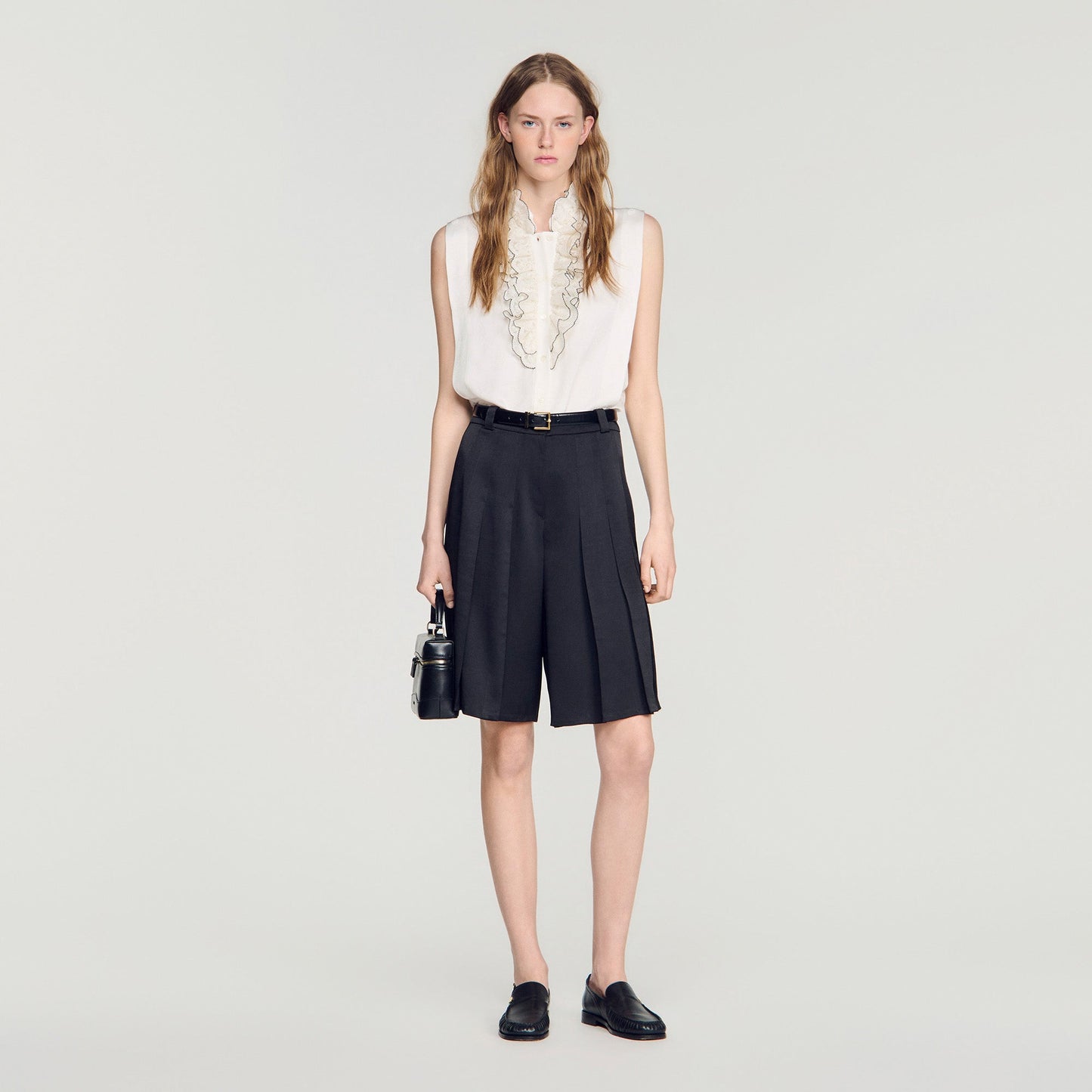 Fennelisse Long High-Waisted Pleated Shorts Black