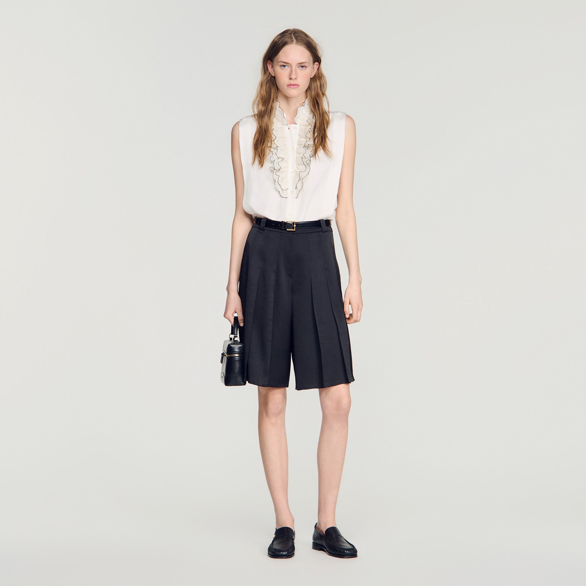 Fennelisse Long High-Waisted Pleated Shorts Black