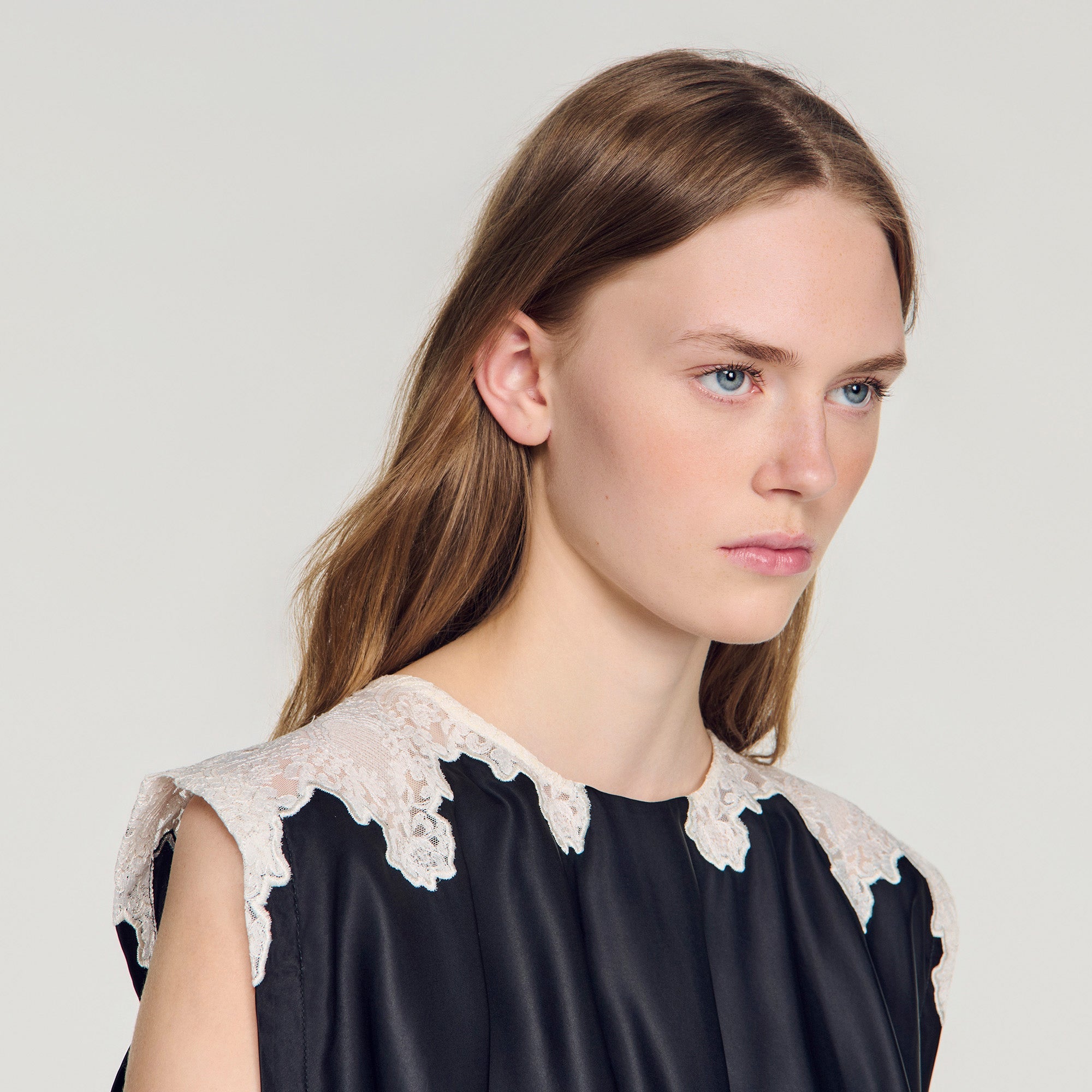 Poesie Contrast Lace Crop Top Black / Ecru