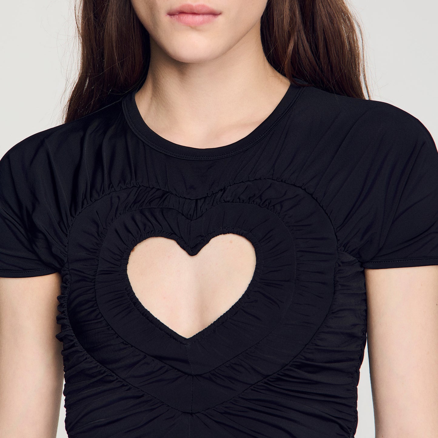 تيشيرت Lovejoy Ruched cropped بتصميم قلب باللون الأسود