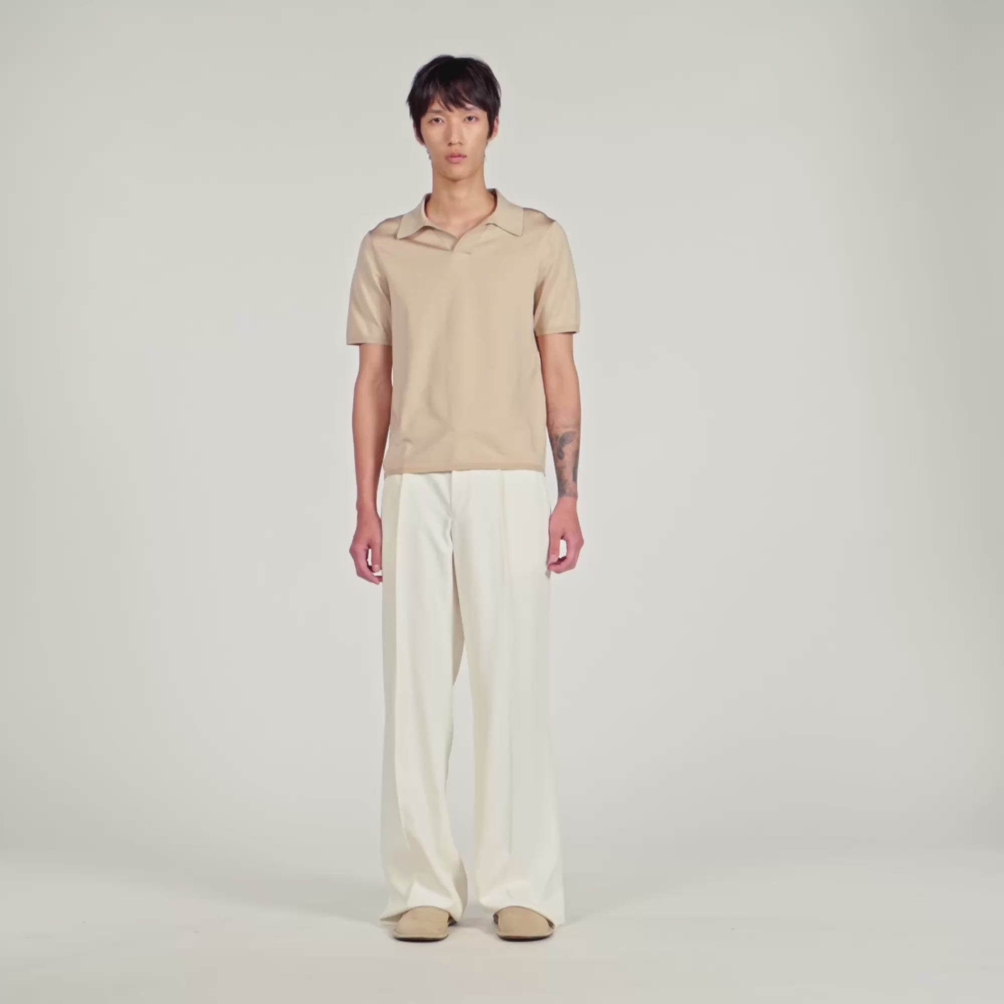 Pablo V Short-Sleeved V-Neck Polo Shirt Beige