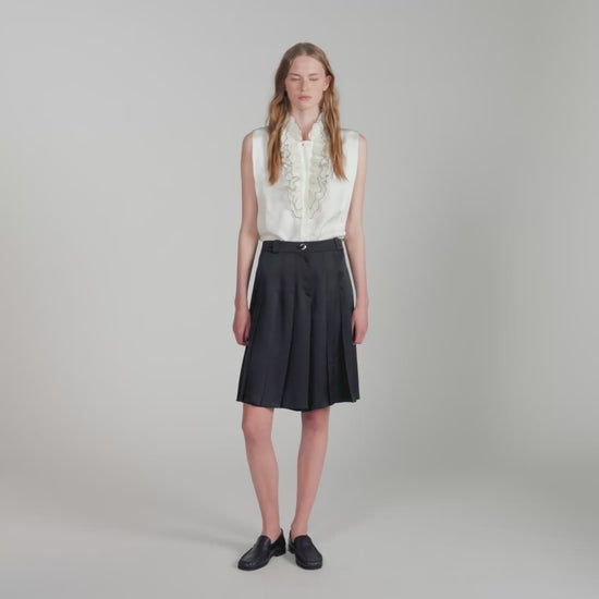 Fennelisse Long High-Waisted Pleated Shorts Black
